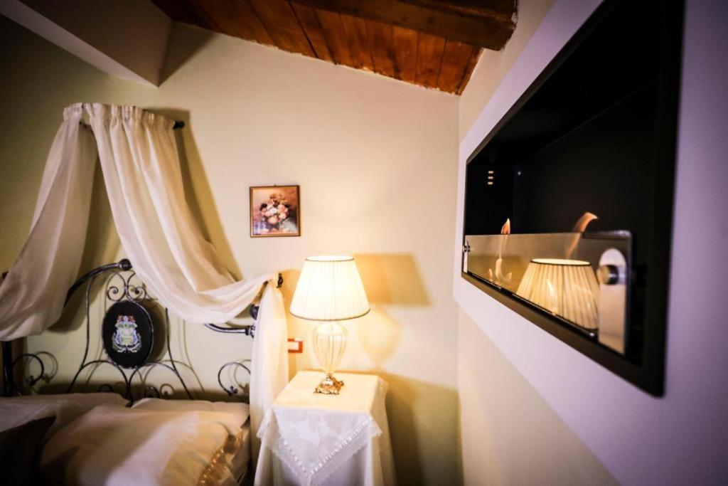 Dimora Di Charme Villa Sant'Erasmo Fumone Szoba fotó